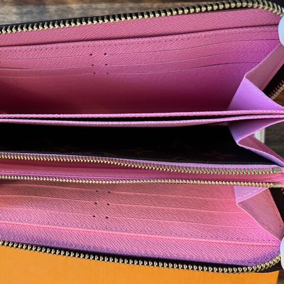 LOUIS VUITTON 2023 Christmas Animation Vivenne Skating Long Zippy Wallet - Picture 7 of 10